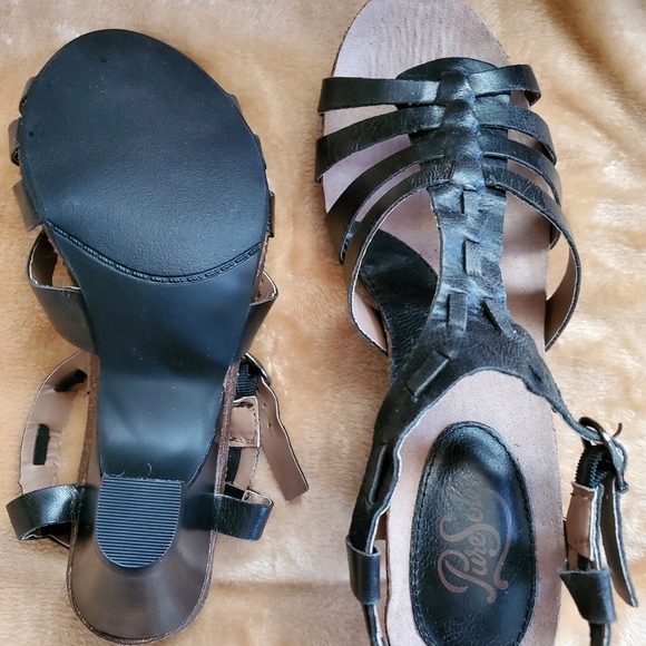 Pure Sole Low Heel Sandals - Picture 4 of 7